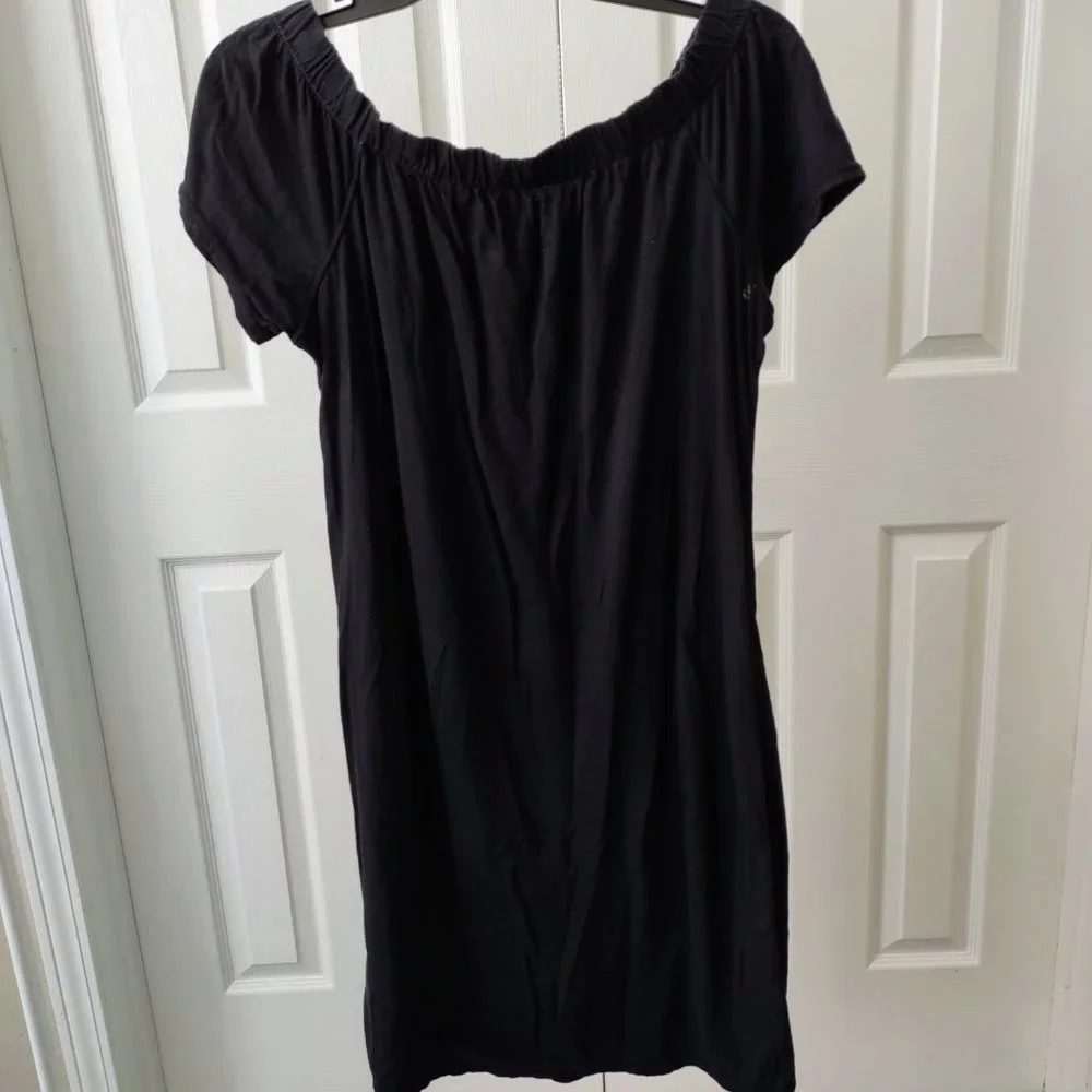 Off-Shoulder Black Dress - Picture 3 of 4